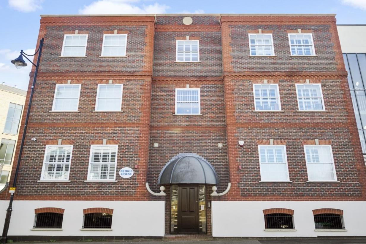 Flat 1 Bridge House Daire Staines-upon-Thames Dış mekan fotoğraf